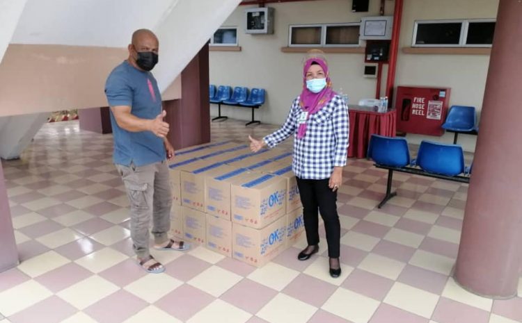  Bantuan air mineral untuk frontliners di Kediaman Kolej Jururawat