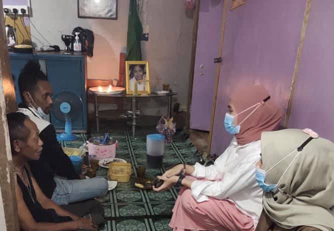  Melawat keluarga mendiang Elisabert di Kg Sentosa Blok 4