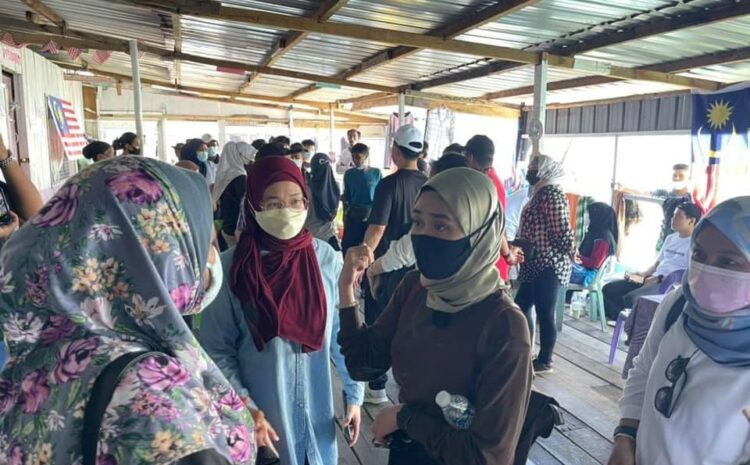  Melawat mangsa kebakaran Kg Lok Urai, Pulau Gaya Bersama  YB Junz Wong (ADUN TG ARU) dan  Exco Wirawati Warisan Sabah