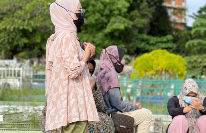  Menziarahi Pengebumian Allahyarhamah Hjh Jiah Bt Rider di Tanah Perkuburan Islamiyah