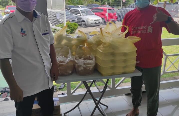  Set Makan Tengahari Jemaah Solat Jumaat di Surau Al-Firdaus, Kompleks Sukan Tawau