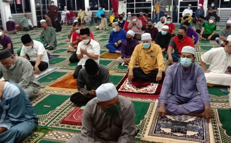  DS Shafie Solat Jumaat Di Masjid Baabus Saadah, Kg Muhibbahraya