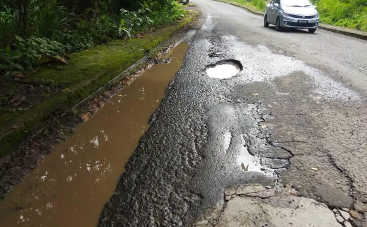  Aduan Jalan Berlubang Laluan Kg Muhibbah Bal dan SM Vokasional