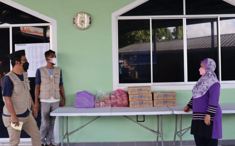  Menyumbangkan Juadah Kuih-Muih Untuk Program Israk Mikraj di Masjid Nurul Taqwa, Kg Jawa Lanut