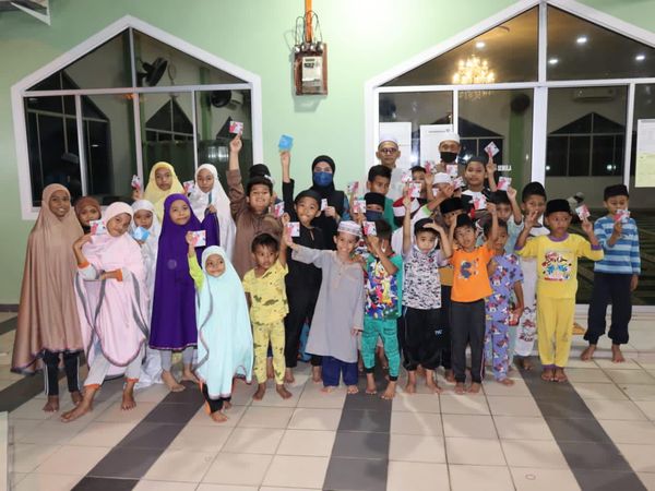  Sungkai Bersama Anak-Anak Dan Ahli Kariah Masjid Di Kg Jawa Lanut