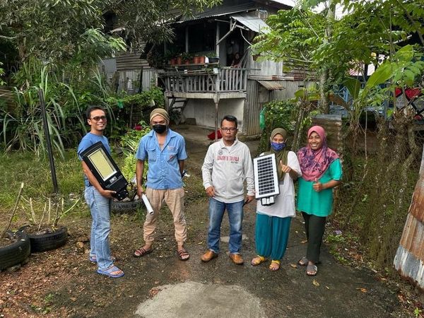  Jalan Gelap Menemani Perjalanan Anak-Anak Ke Kelas Mengaji