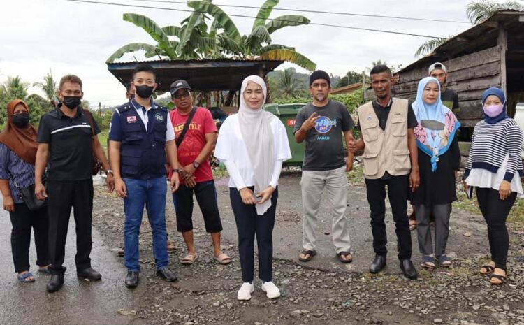  Sumbangan 2 Buah Tong Sampah Jenis RORO (roll-on roll-off) Di Kampung Sentosa Blok 5