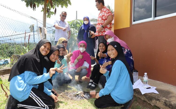  Penyerahan 340 Kumpulan Wang Amanah Pelajar Miskin (KWAPM) SK Muhibbahraya