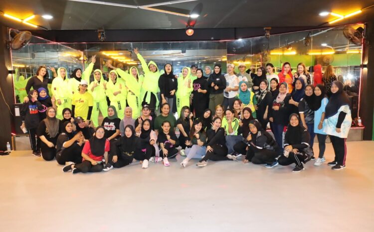  Majlis Penyerahan Baju Kepada Skuad Zumba Aerobic Dance SWAH
