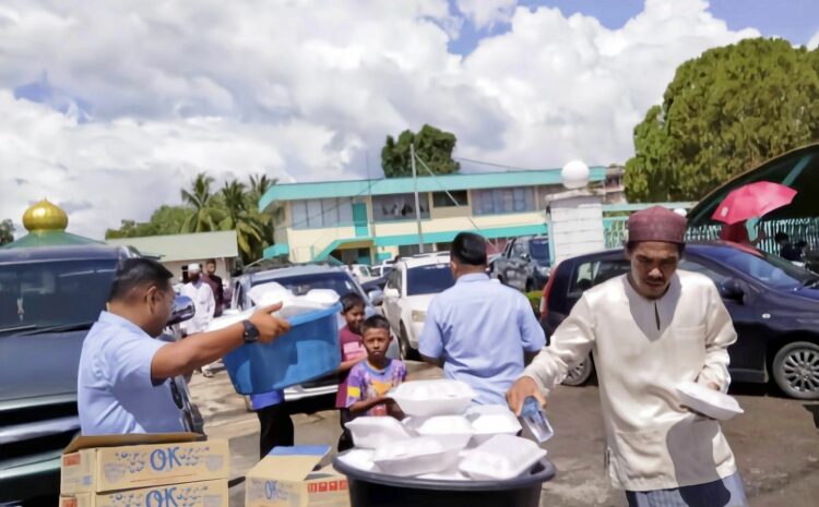  Sumbangan Pek Makanan Tengah Hari Kepada Jemaah Solat Jumaat