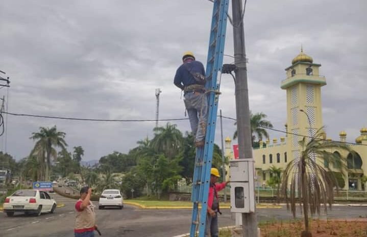  Kerja Pemasangan Meter Dan Penyambungan Bekalan Elektrik Lampu Jalan Di Bulatan Berhampiran Masjid Raya