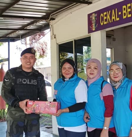  Menyerahkan Buah Limau Kepada Agensi Kerajaan Sekitar Tawau