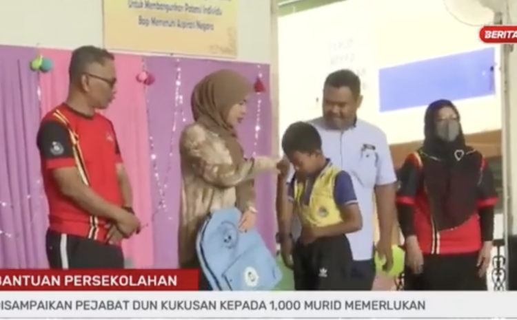  Pejabat ADUN N70 Kukusan Sumbang 1,000 Beg Sekolah Kepada Murid Penerima KWAPM