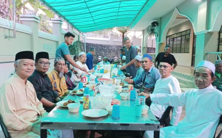  Berbuka Puasa Di Masjid Al Munawwarah, Kampung Jawa