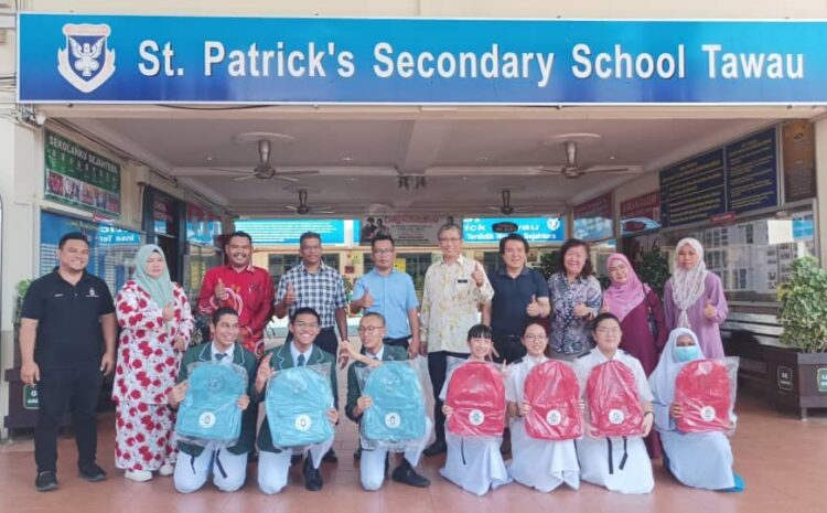  Sumbangan 1,000 Beg Di Sekolah Sekitar Kukusan