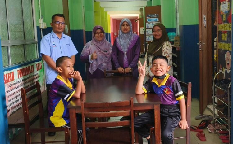  Penyerahan Sumbangan Meja Makan Di Sekolah Pendidikan Khas SK Tanjung Batu Keramat