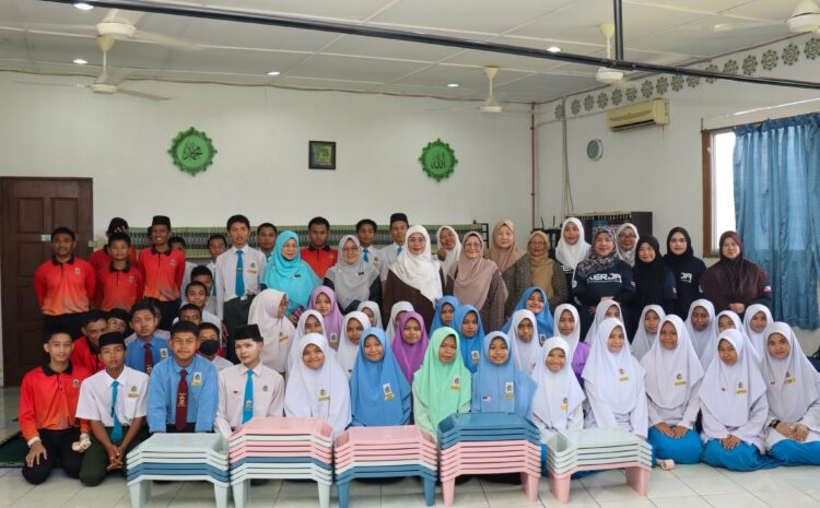 Mengangkat Ilmu, Membina Generasi