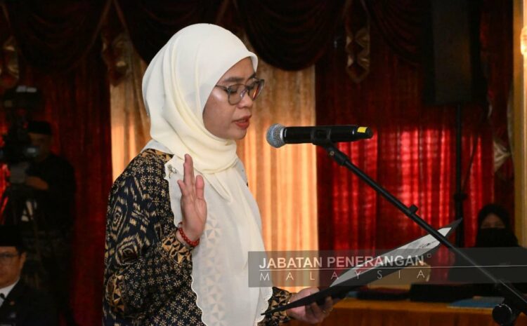  Mengangkat Sumpah Sebagai Pembantu Menteri Dalam Kerajaan Negeri Sabah