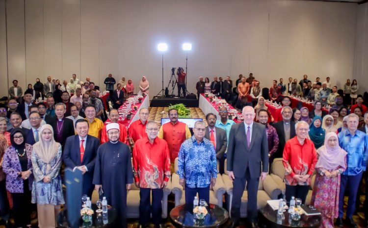  Berbincang, Memahami Dan Menghormati