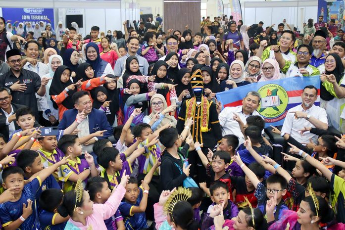  Membina Generasi Yang Menguasai Teknologi