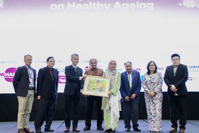 Esok Kita Pula Jadi Warga Emas