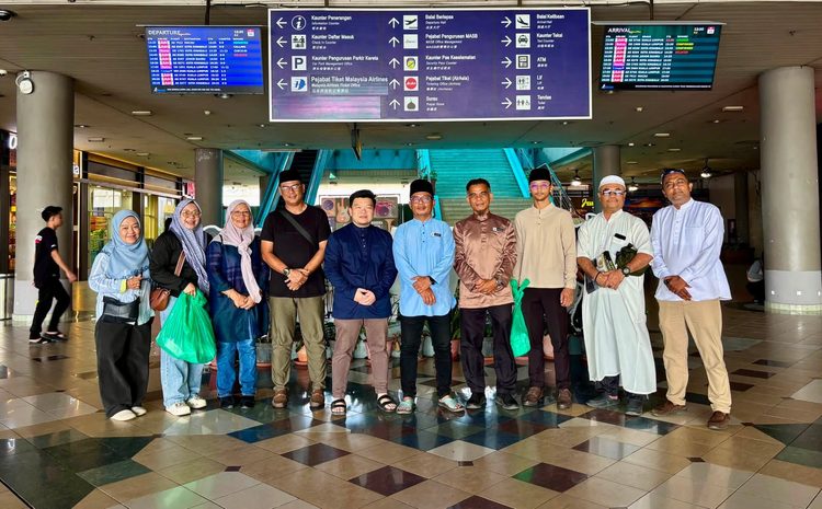  Mereka Tetap Di Sini
