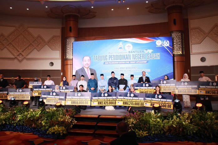  Majlis Penyampaian Bantuan Tabung Pendidikan Negeri Sabah